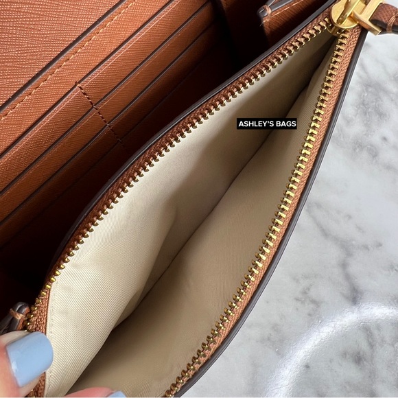 Tory Burch Emerson Printed Chain Wallet Crossbody In Leopard Print - Picture 9 of 10